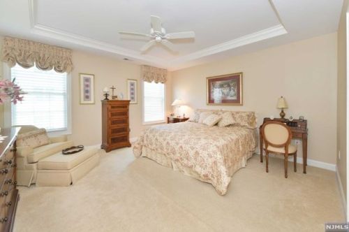 308 Four Seasons Ln, Montvale NJ  07645-1859 exterior