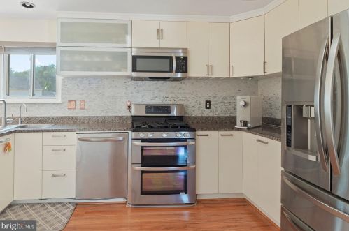 5762 Ralston Ct, Woodbridge VA  22193-3761 exterior