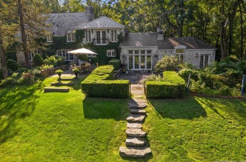 231 Cannon Rd, Wilton, CT 06897-2207