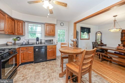 318 White Birch Dr, Riverton NJ  08077-4396 exterior