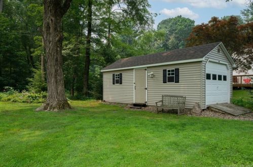 25 Losee Dr, Litchfield CT  06778-2507 exterior