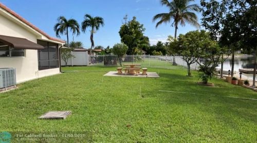 1740 79th St, Hialeah FL  33014-3236 exterior