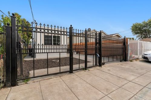 1122 89th Ave, Oakland, CA 94621-1120