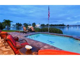 899 Freeling Dr, Sarasota, FL 34242-1024