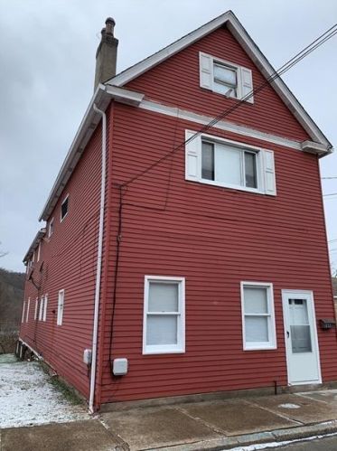 222 Adrian Ave, Trafford, PA 15085-1085