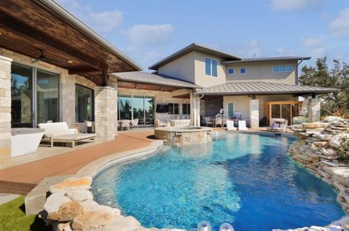 8700 Bellancia Dr, Austin TX  78738-7625 exterior