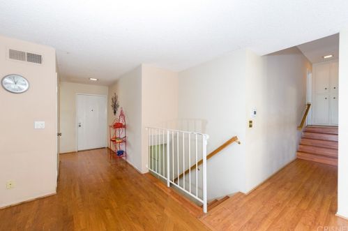 20056 Avenue Of The Oaks, Santa Clarita CA  91321-1361 exterior