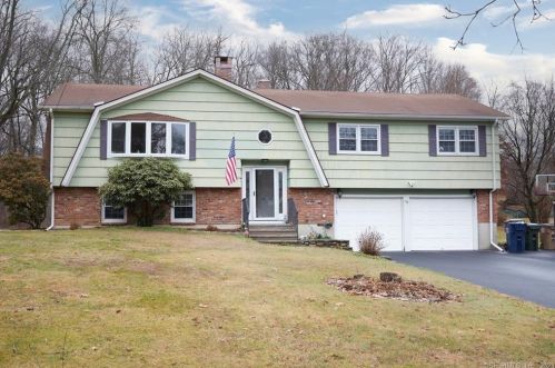 39 Williams Rd, Bridgeport, CT 06611-4337