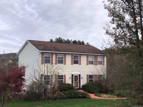 45 Frog Hollow Rd, Poughquag NY  12570-5710 exterior