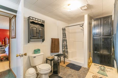 1179 Barkeyville Rd, Grove City PA  16127-4901 exterior