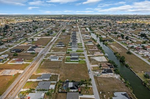 301 15th Ter, Cape Coral FL  33909-1239 exterior