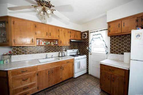 6 Celia Ln, Northport NY  11768-3049 exterior