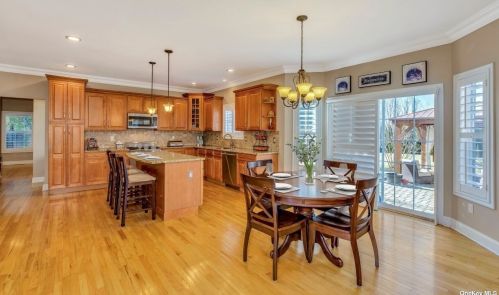 4 Winterberry Ct, Miller Place, NY 11764-3044