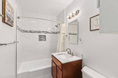 10421 La Cima Dr, Whittier CA  90603-2233 exterior