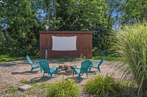 25 Martingale Dr, Wantage NJ  07461-2857 exterior