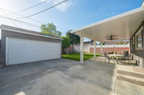 3669 Lees Ave, Long Beach CA 90808-2333 exterior