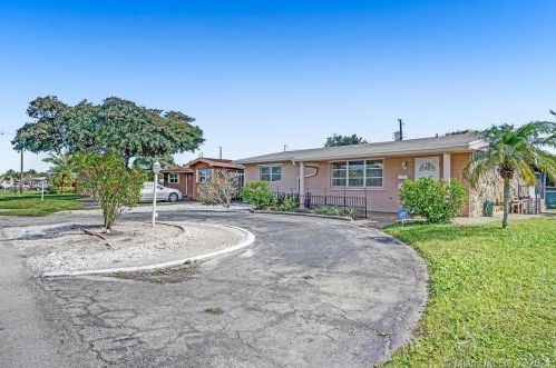 8490 10th St, Hollywood FL  33024-4939 exterior