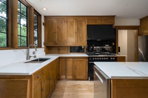 6578 Washington Cir, Milwaukee WI 53213-2460 exterior