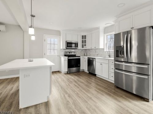 18 Berry Ln, West Milford NJ  07480-3632 exterior