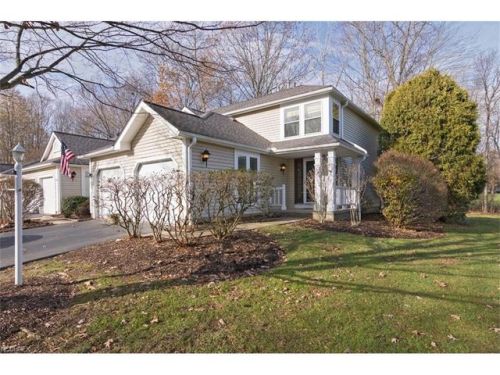 2870 Heatherwood Ct, Cuyahoga Falls, OH 44224-4370
