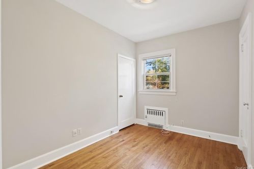 9 Avondale Rd, White Plains NY  10605-4101 exterior