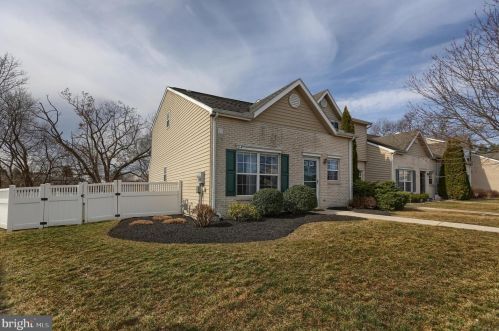 47 Johns Dr, West Enola, PA 17025-2694