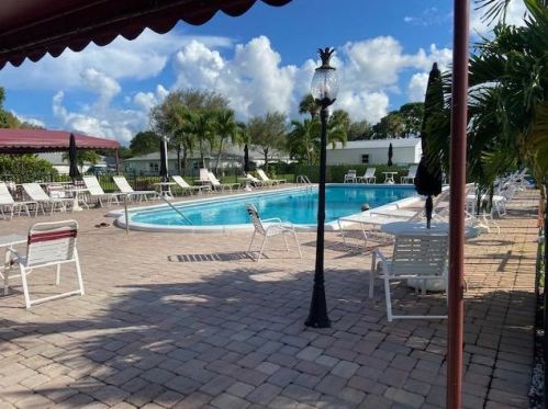 1022 Circle Dr, Delray Beach FL  33445-3012 exterior