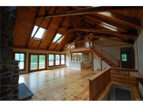 25 Cascade Lake Rd, Warwick, NY 10990-3824