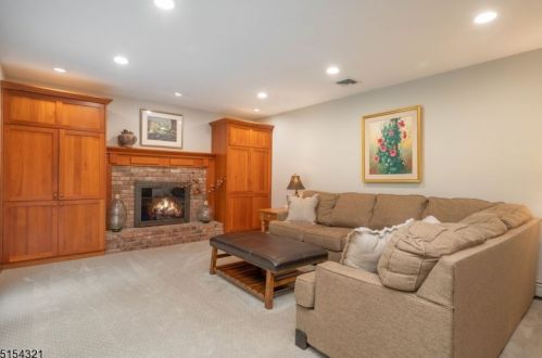 6 Pickwick Ln, Mountain Lakes NJ  07046-1434 exterior