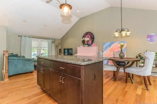 15 Country Club Dr, Gales Ferry CT  06339-1714 exterior