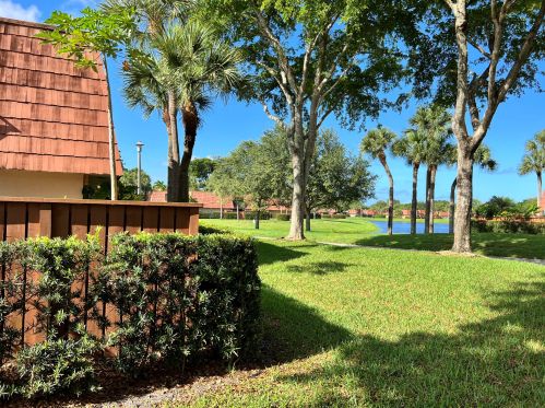 419 Buttonwood Ln, Boynton Beach, FL 33436-7122
