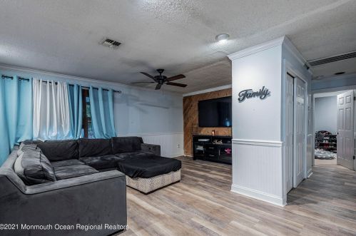 49 Cooks Bridge Rd, Jackson Twp NJ  08527-2523 exterior