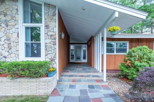 16 Mason Dr, Salem NH  03079-2101 exterior