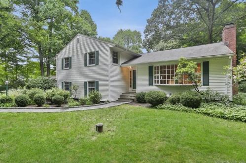 39 Sheridan Dr, New Canaan, CT 06840-2327