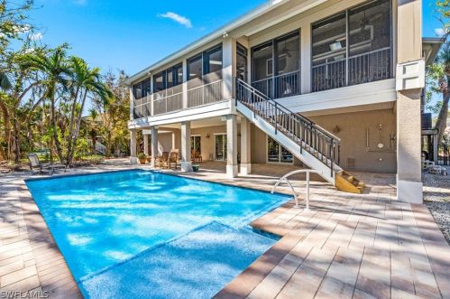 682 Pyrula Ave, Sanibel, FL 33957-6605