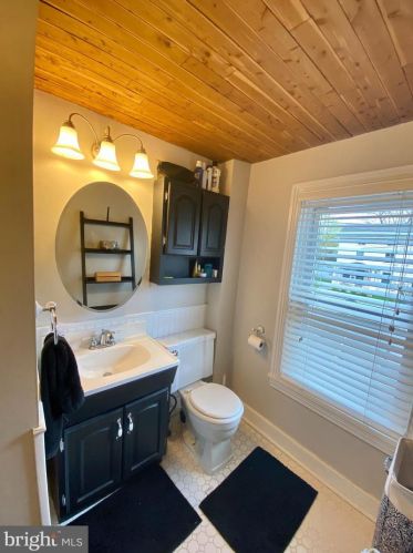 412 Washington Ave, Downingtown PA  19335-2708 exterior