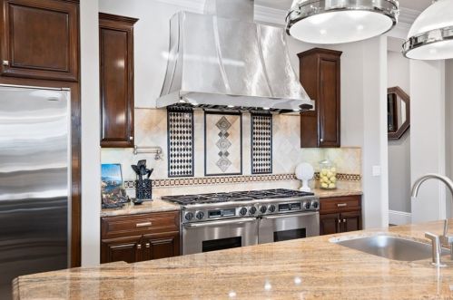 1921 Windward Ln, Newport Beach CA  92660-3816 exterior