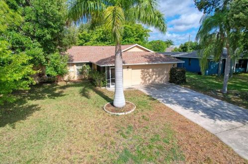 124 12th Pl, Cape Coral, FL 33990-1745