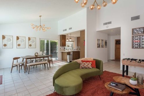 3670 Mesquite Ave, Palm Springs CA  92264-3400 exterior