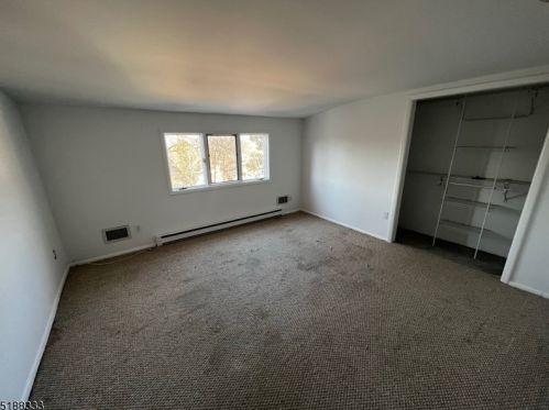 26 Robinson Dr, West Paterson NJ  07424-2929 exterior