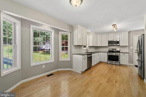 8819 Clinton Dr, Nokesville VA  20181-3205 exterior