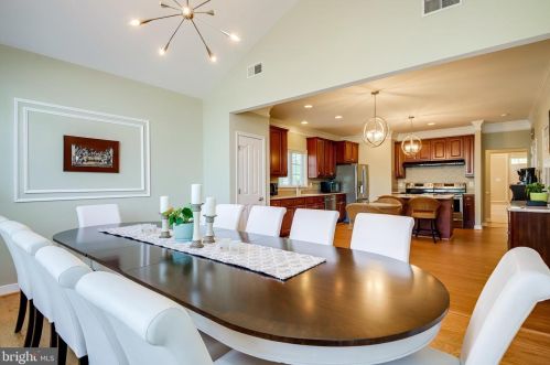 9517 Moonen Bay Ln, Bristow VA  20136-3515 exterior