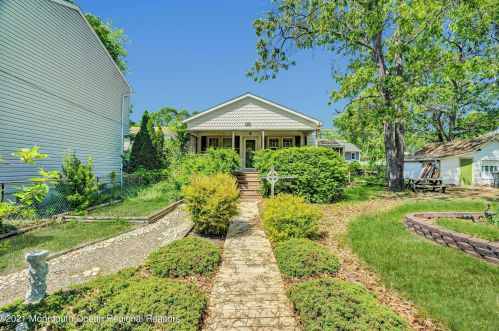 880 Stapleton Ave, Bricktown, NJ 08723-6262
