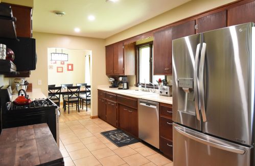 720 Sweetbriar Dr, Waukesha WI  53186-6717 exterior