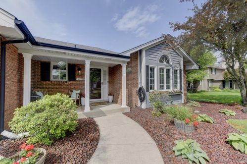 10334 Sandy Ln, Hammond, IN 46321-4333