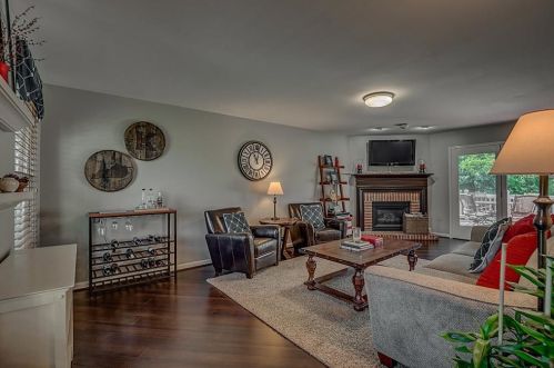 8694 Silvercreek Ct, Florence KY  41042-8270 exterior