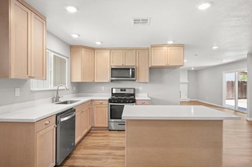 6566 Eden Ave, Winton CA  95388-9591 exterior