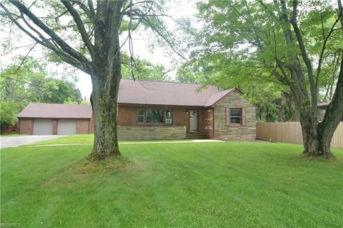 17541 Shurmer Rd, Cleveland, OH 44136-6155