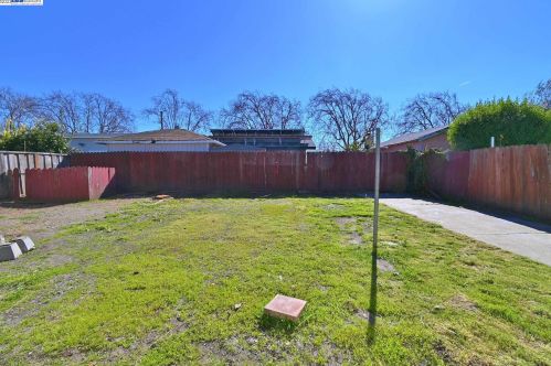 372 Via Coches, San Lorenzo, CA 94580-3110