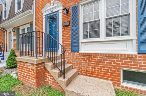 2356 Horseferry Ct, Herndon VA 20191-2733 exterior
